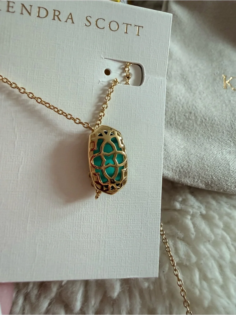 Kendra Scott Elisa Gold Pendant Necklace in Emerald Cat’s Eye